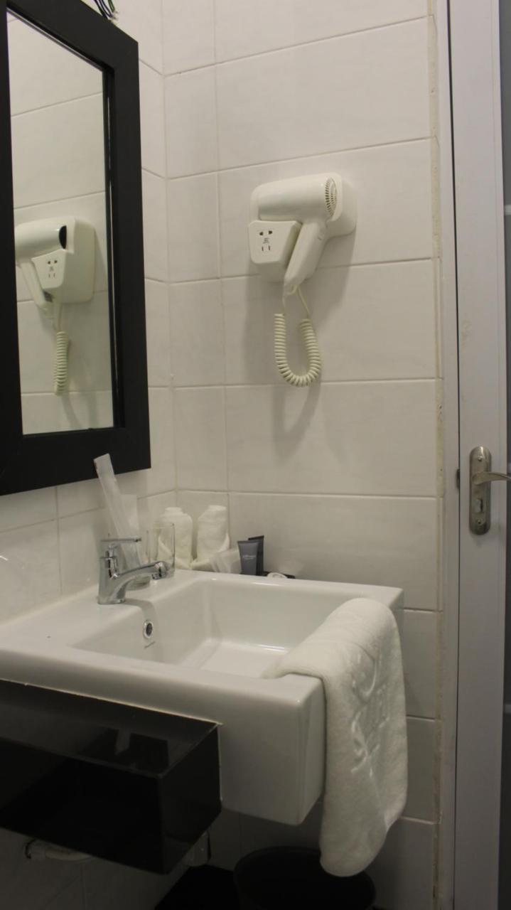 Serapi Hotel Κουτσίνγκ Εξωτερικό φωτογραφία