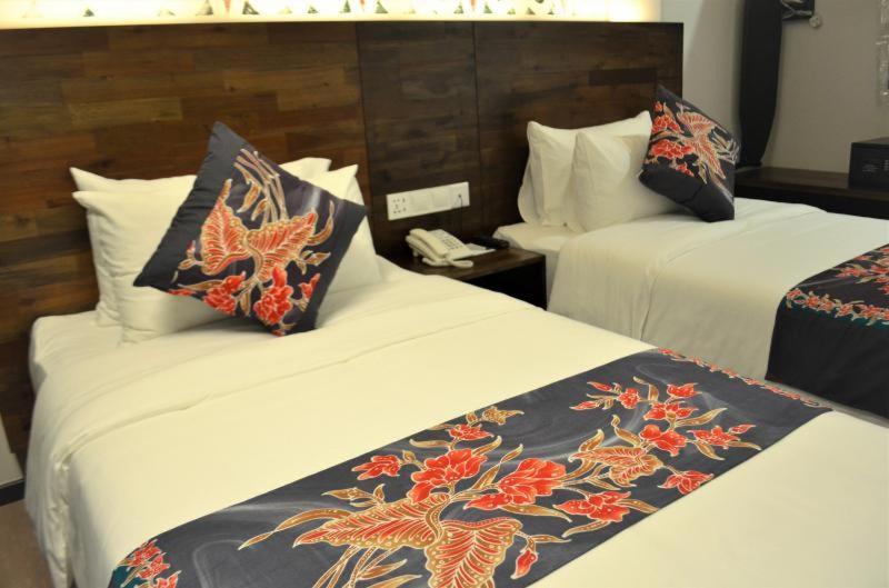 Serapi Hotel Κουτσίνγκ Εξωτερικό φωτογραφία