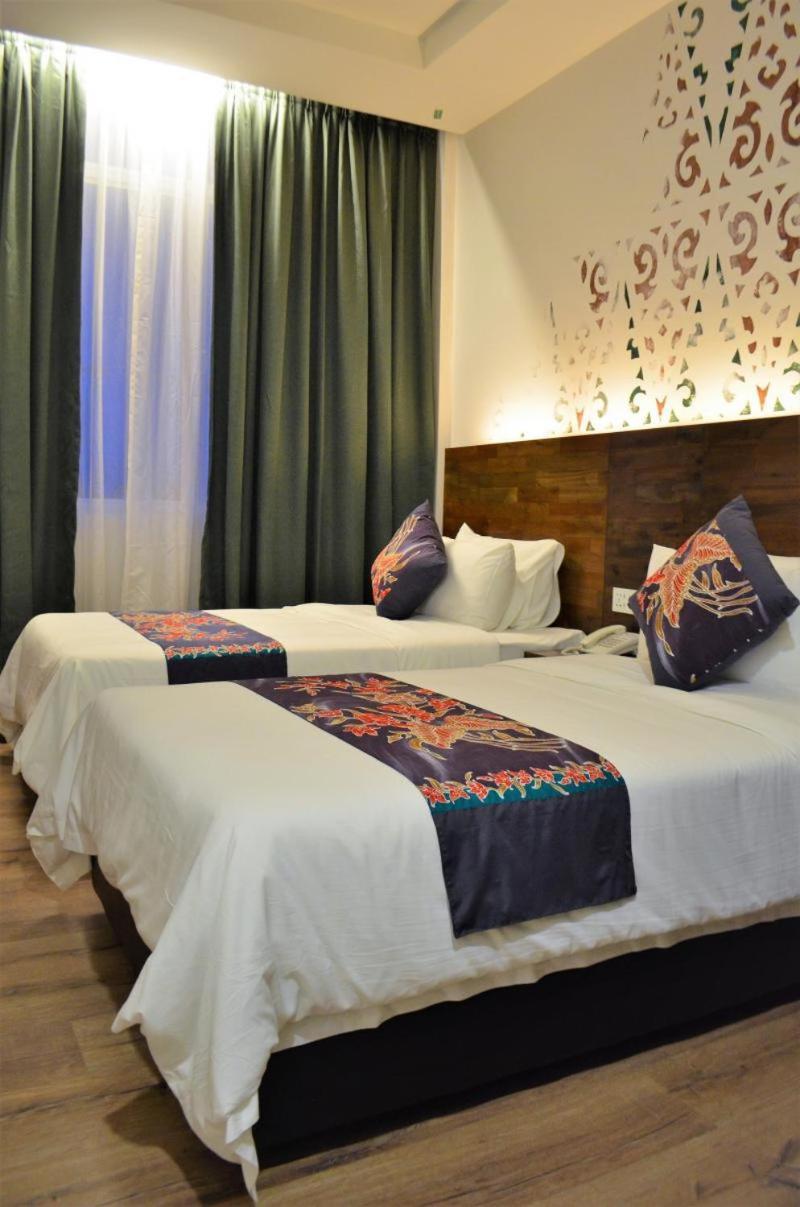 Serapi Hotel Κουτσίνγκ Εξωτερικό φωτογραφία