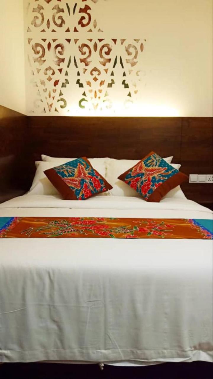 Serapi Hotel Κουτσίνγκ Εξωτερικό φωτογραφία
