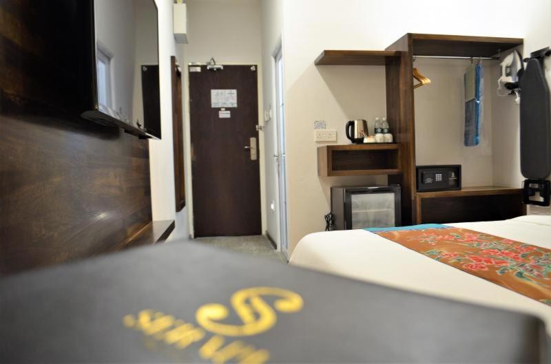 Serapi Hotel Κουτσίνγκ Εξωτερικό φωτογραφία