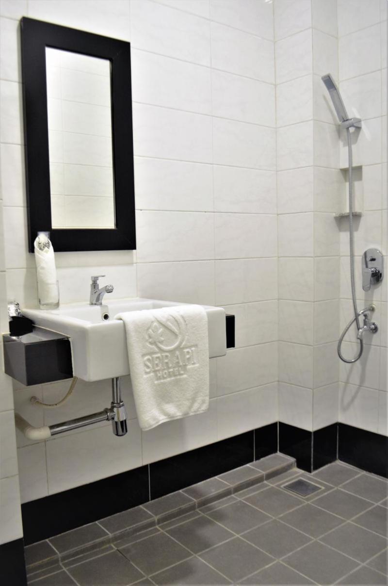 Serapi Hotel Κουτσίνγκ Εξωτερικό φωτογραφία