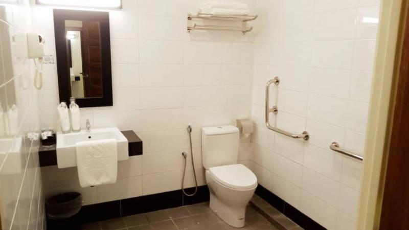 Serapi Hotel Κουτσίνγκ Εξωτερικό φωτογραφία