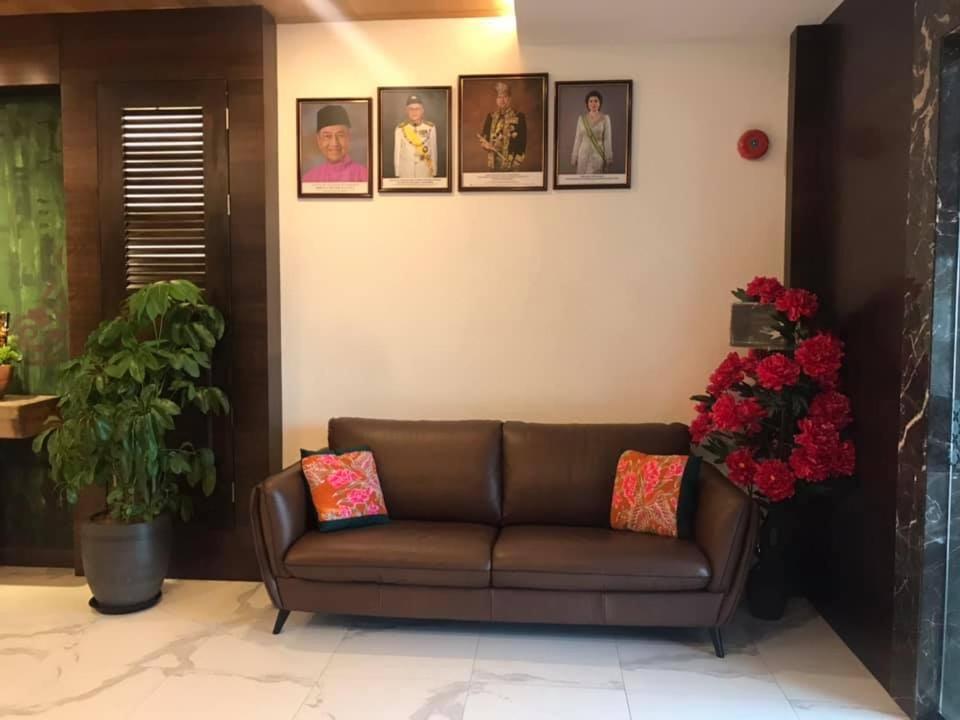 Serapi Hotel Κουτσίνγκ Εξωτερικό φωτογραφία